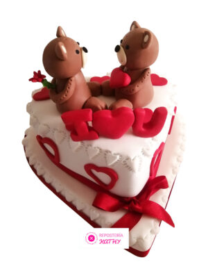 Torta Forma de Corazón con Ositos Enamorados llenos de Amor