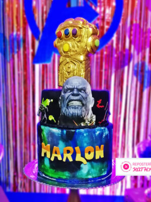 Torta Thanos con el Guantelete del Infinito Avengers Infinity War
